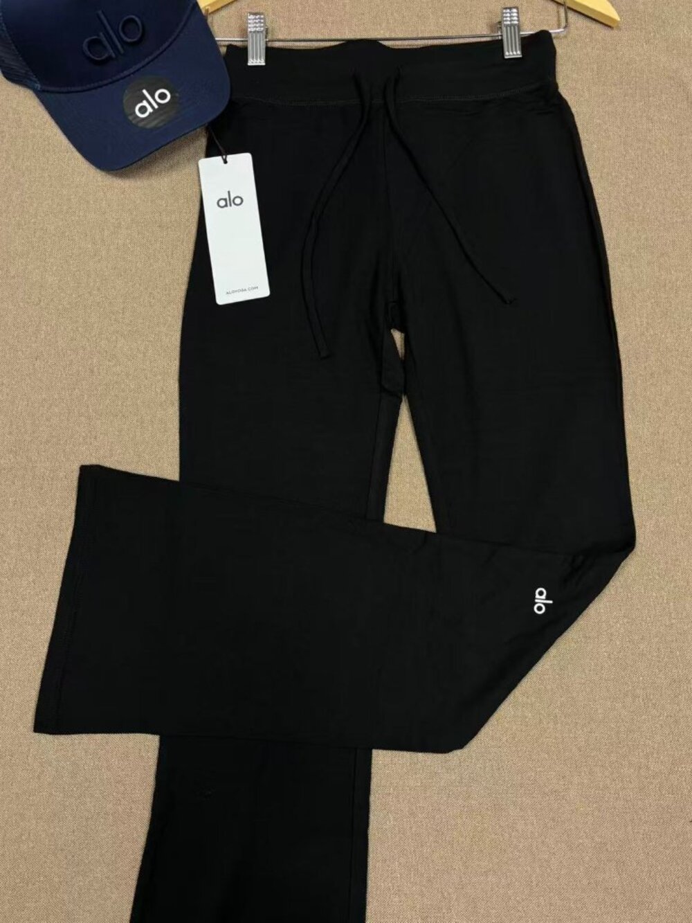 🪩Alo Yoga Sway Bootcut Sweatpant Black Comfortable Flared Casual Sports Pants - Picture 2 of 10